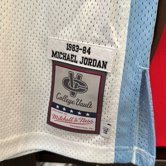 Michael Jordan North Carolina Tar Heels Mitchell & Ness 1983/84 Authentic Jersey - Picture 5 of 9